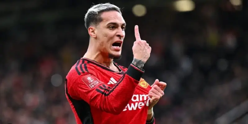 Cầu thủ Antony hiện đang thuộc biên chế Quỷ Đỏ và được Betis mượn