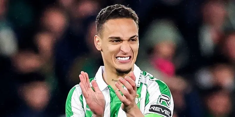 Vào những ngày đầu năm 2025, Antony đã được Real Betis đưa về